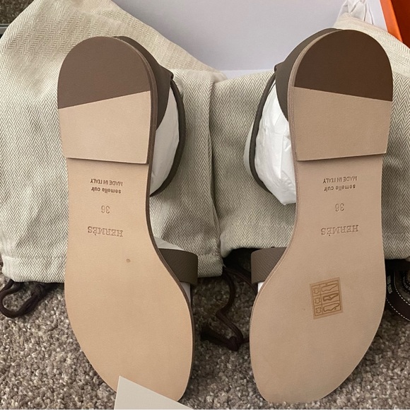 Etoupe Hermes Santorini sandals in Epsom leather Brand new! Size 36. - Picture 4 of 4